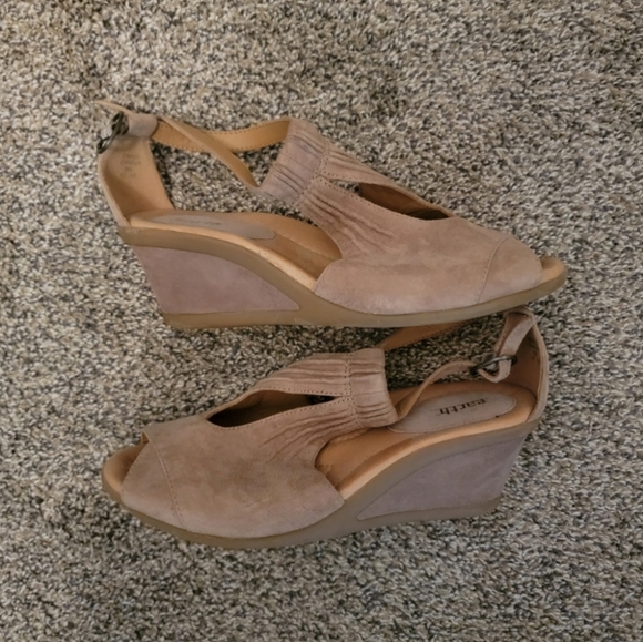 Womens Suede Earth Caper Wedges - Picture 2 of 4